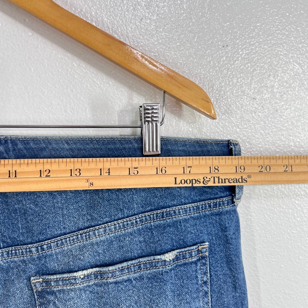 Torrid High-Rise Relaxed 3.5 Short Size 14 Blue Distressed Denim Raw Hem Casual - Picture 9 of 10